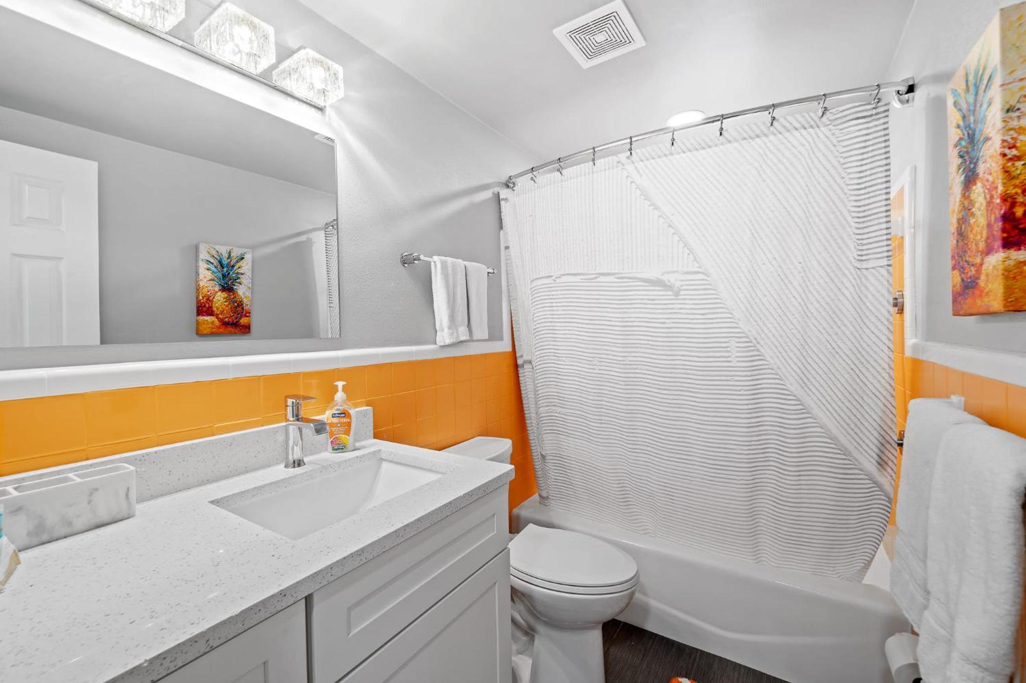 Midtown Cottage - In The Heart Of Cocoa Beach Exterior foto